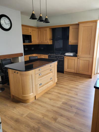 Lovely room for rent in Savile park  Main Photo