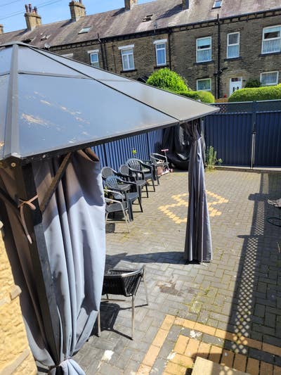 Lovely rooms for rent in Savile park ( 2 rooms) Main Photo