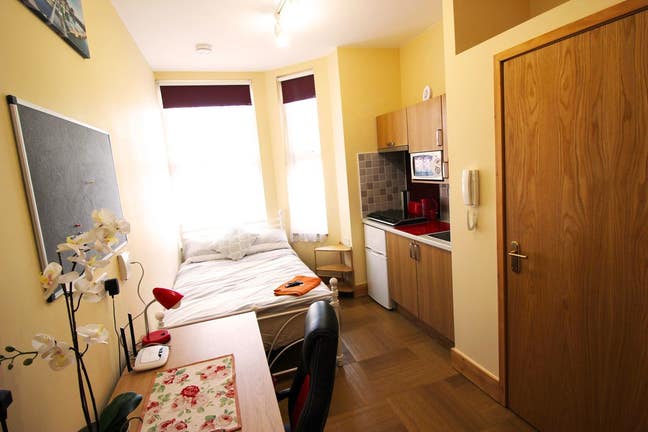 20QRS14 – All-Inclusive First-Floor Studio Main Photo