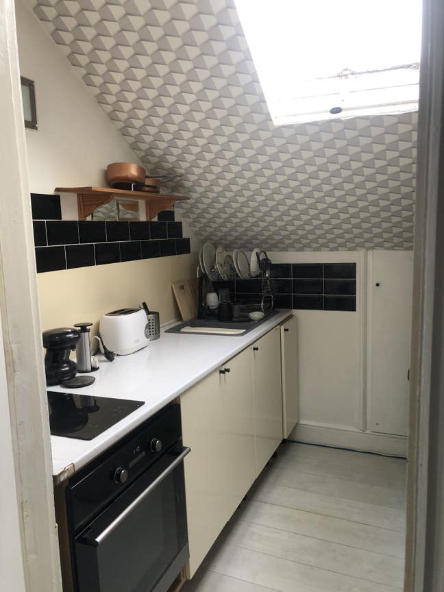 Room with own seperate Kitchen and toilet Main Photo