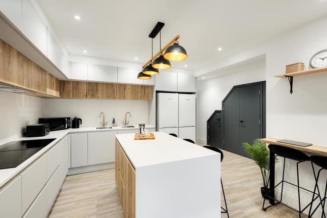 Newly renovated house share - 3 rooms available  Main Photo