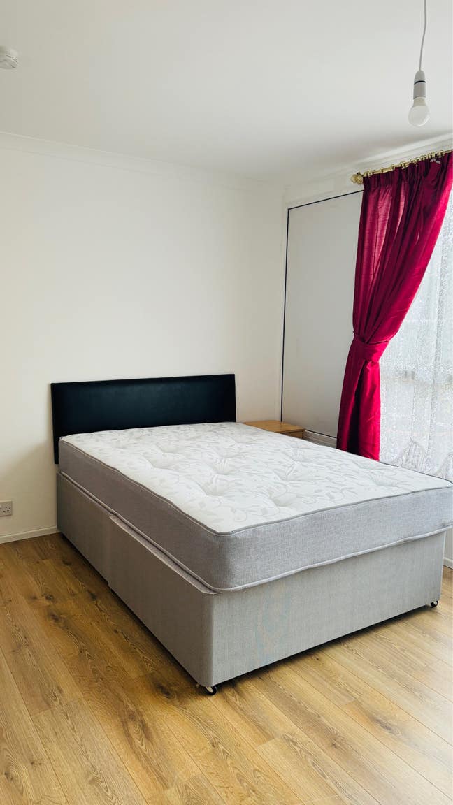 1 Large Double Bedroom in Renovated House to Rent Main Photo
