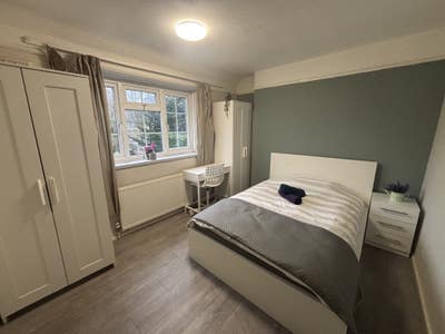 Charming Double room in East Acton  Main Photo