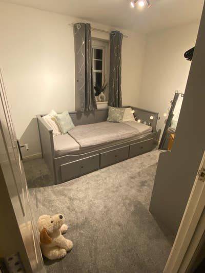Furnished Room - Mon to Fri Main Photo