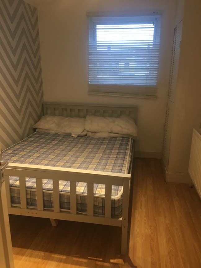 Lovely  room for rent Main Photo