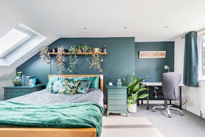 Spacious Loft Room with Ensuite Main Photo