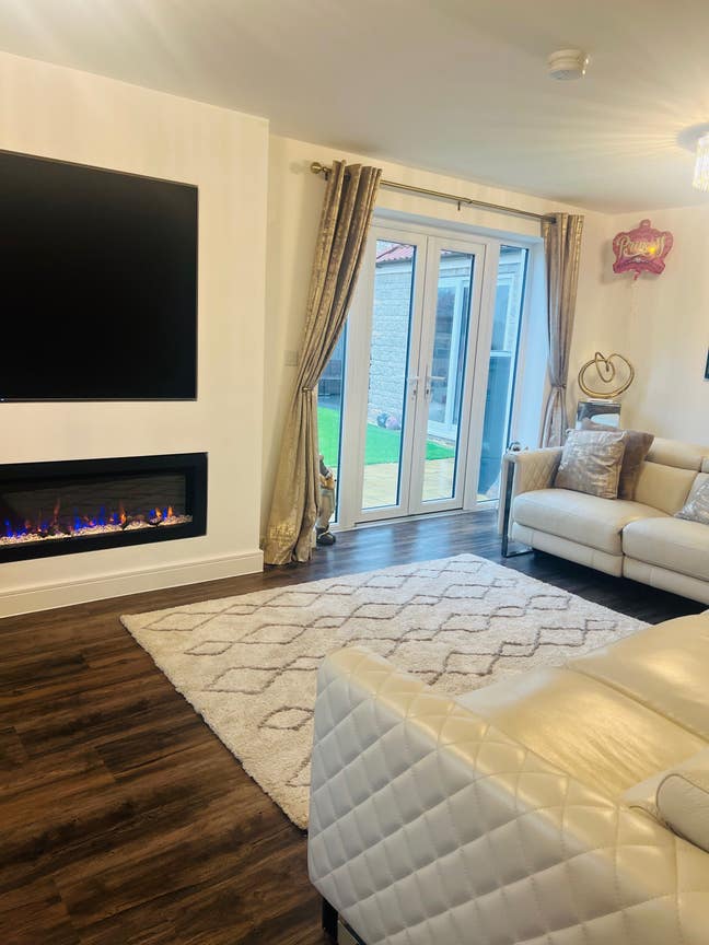 Large double room to rent in beautiful house  Main Photo