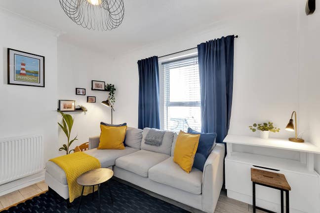 Entire 2-Bedroom House to Let - Flexible Monthly C Main Photo