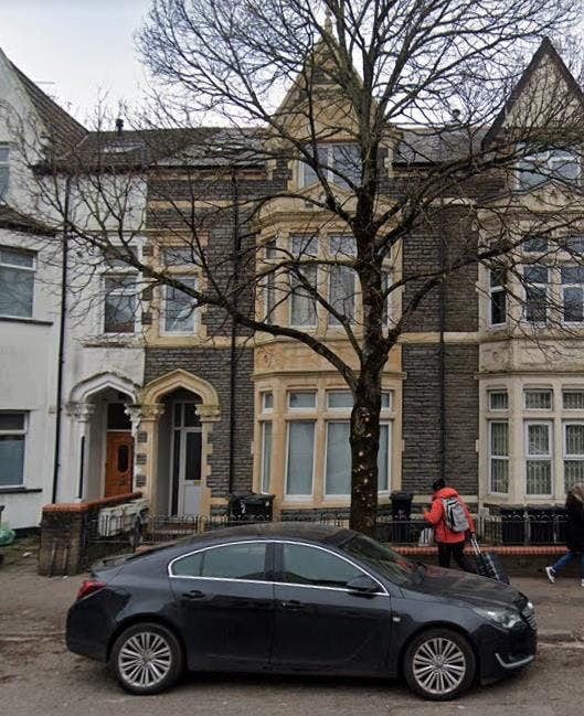 Double room available in two bedroom house Main Photo