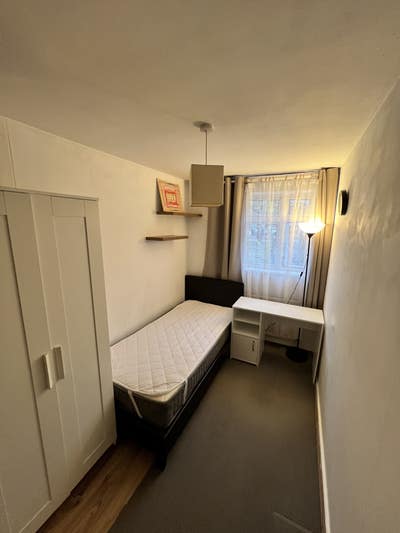 Single room available at Crossharbour, E14/Canary Main Photo