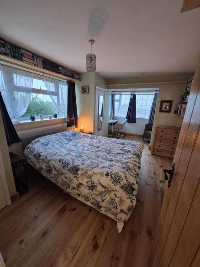 Spacious large double bedroom Main Photo