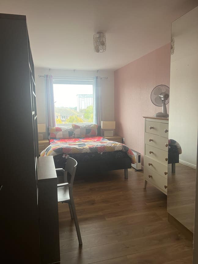 Double bedroom available for short stay as well Main Photo