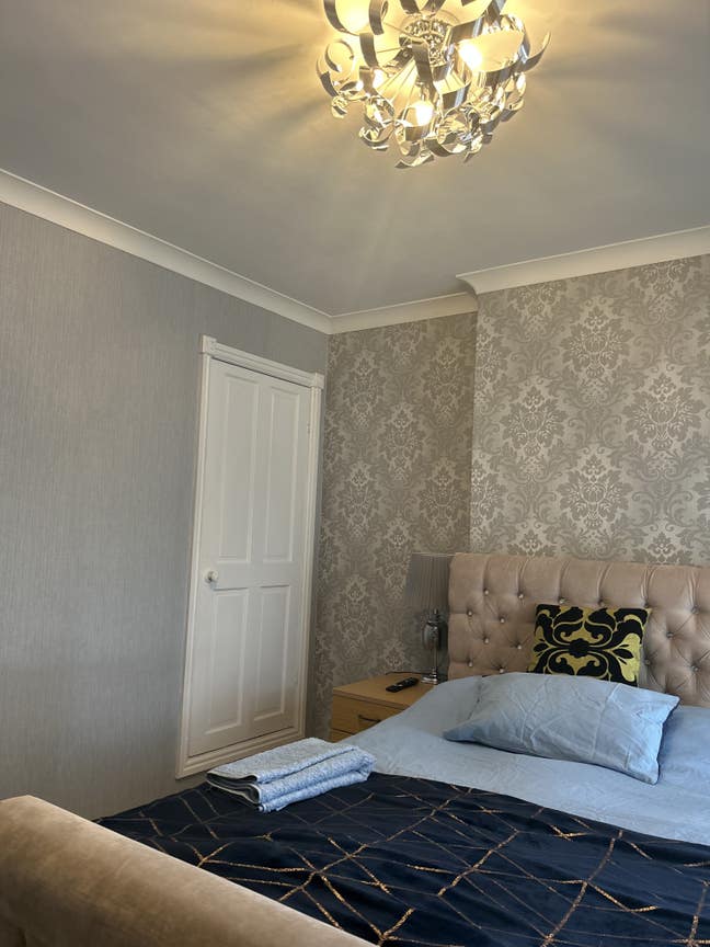 Lovely double bedroom  Main Photo