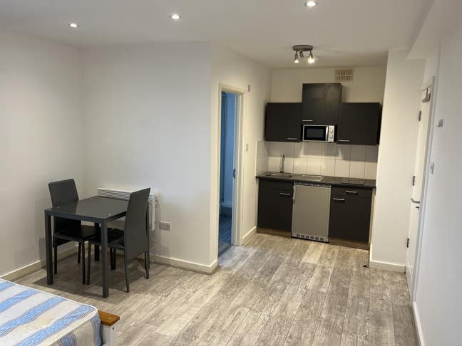 Studio to rent in Borehamwood Main Photo