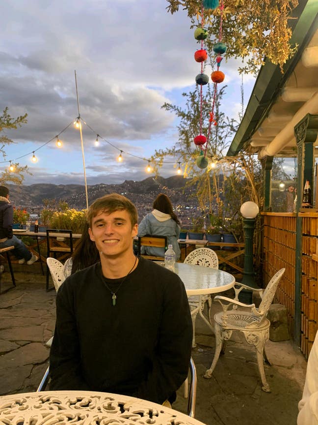 Professional 26M looking for flatshare Main Photo