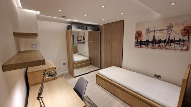 New, modern single room for rent in Stratford Main Photo