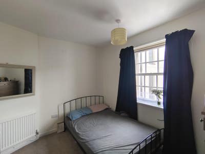 🏠 Spacious Bedroom Available in 2 Bed Flat  Main Photo