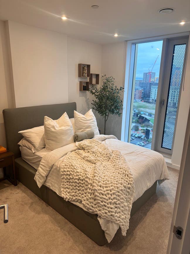 Short term (2/3months)- double room with en-suite Main Photo