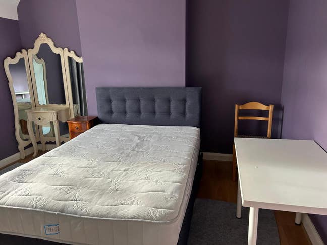 Double Room in CR5, Coulsdon  Main Photo