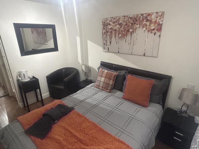 Lovely Double En Suite Room in Private House  Main Photo