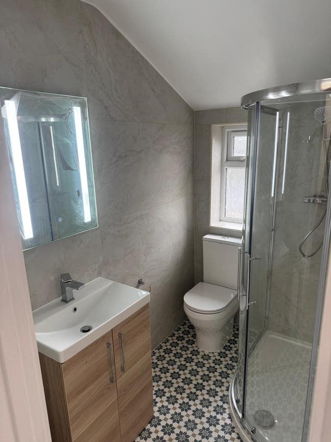 Stunning 4-Bed home with large bedrooms & ensuites Main Photo