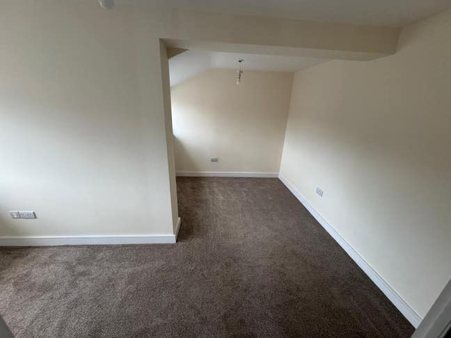 Stunning 4-Bed home with large bedrooms & ensuites Main Photo