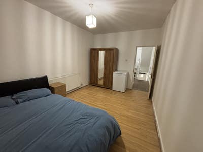 Spacious Double Room 5 min From Central Line Main Photo
