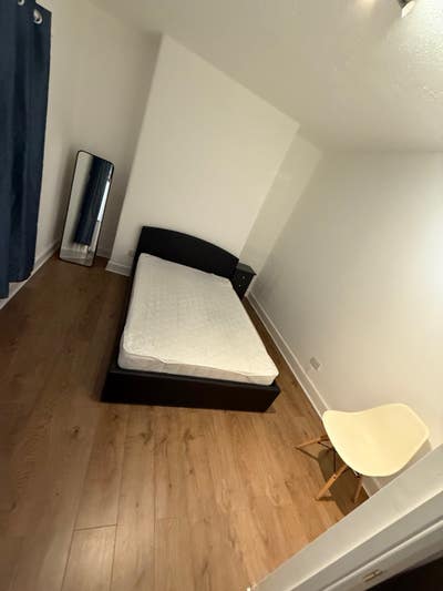 Double en-suite to let Main Photo