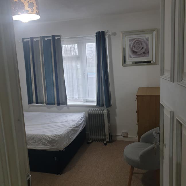 Double Room in A Clean & Modern House Main Photo