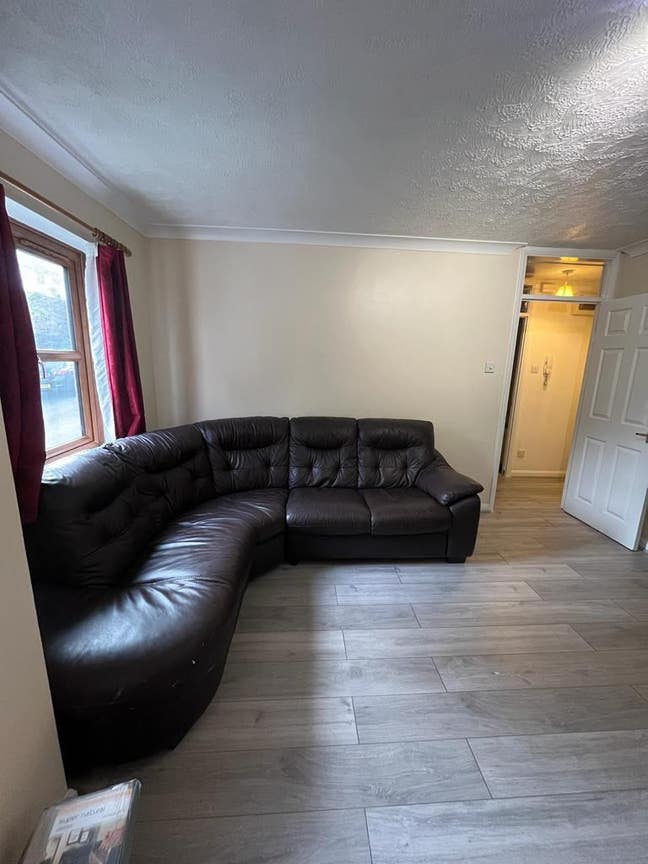 Furnished one bed flat, Redhill Main Photo