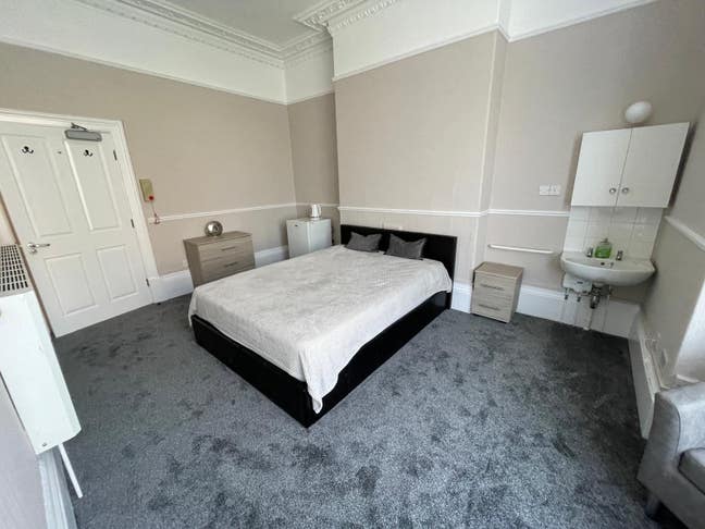 En-suite King Room Double Rate: £650 Main Photo