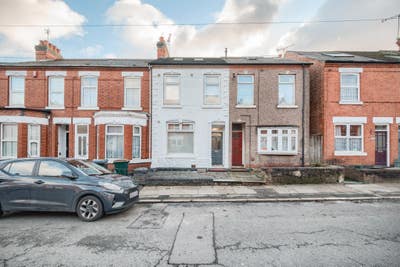 Amazing recently refurbished 6 Bed house share Main Photo