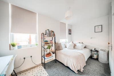 Amazing recently refurbished 6 Bed house share Main Photo