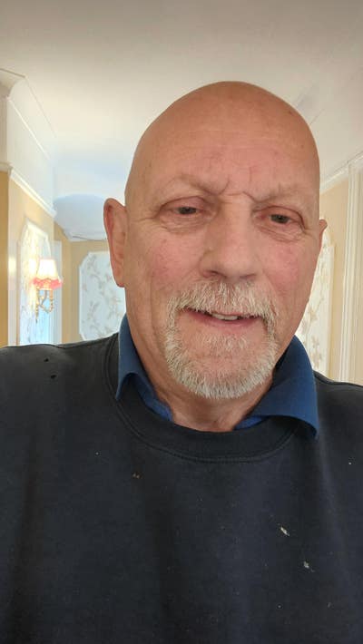 Hi, I'm a working 65yr old professional looki... Main Photo