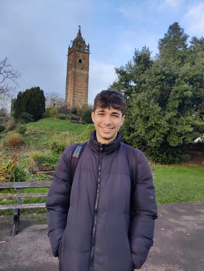 Professional Male seeks a single or double room Main Photo