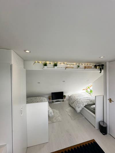 Spacious loft with ensuite bathroom Main Photo