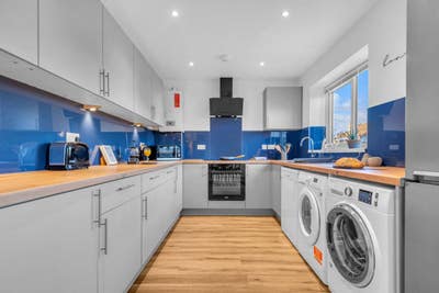 Double Ensuite Room in Quiet Residential Area Main Photo
