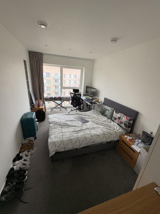 Spacious double room in East Village Main Photo
