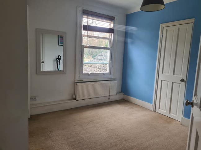 Lovely bright room in characterful house Main Photo