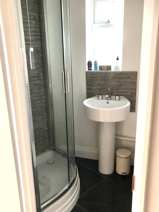 Self contained studio to let for single person Main Photo