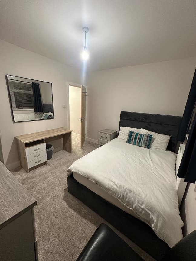Double room in shared family home  Main Photo