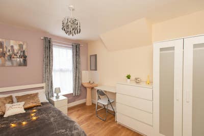 Modern House w/Free Parking-Bills Inc Main Photo