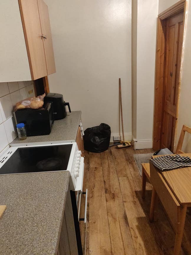 2 bed   Apartment  1  double room available  Main Photo