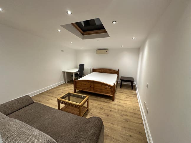 Newly build big size studio available Main Photo