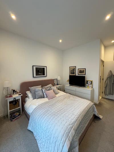 Master Double En-suite with Patio Clapham Common Main Photo