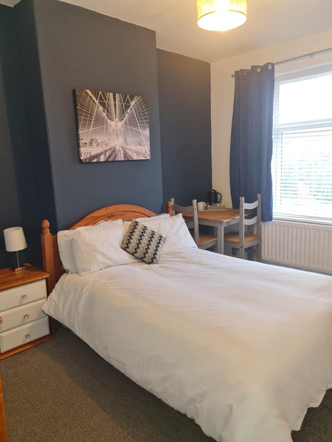 Large Double Room - Professional HMO Main Photo