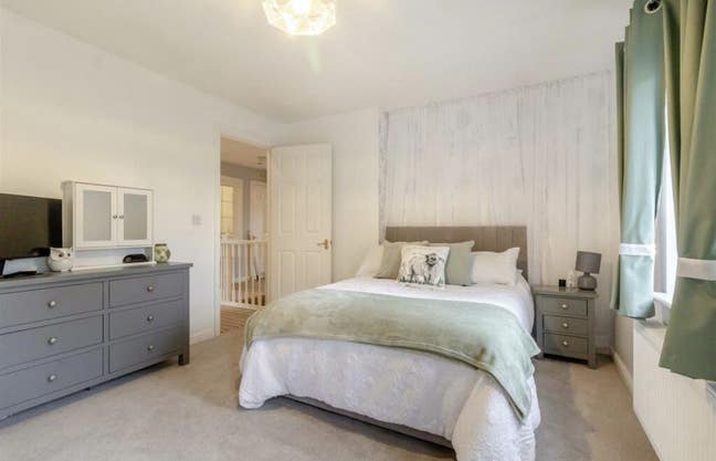 Large (en-suite) double room in Berry Hill Main Photo