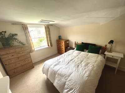 Peaceful top floor Camberwell.  Main Photo