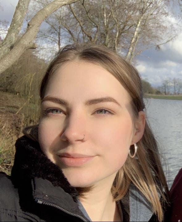 Hi there!  My name is Alyx and I’m a 28 yea... Main Photo