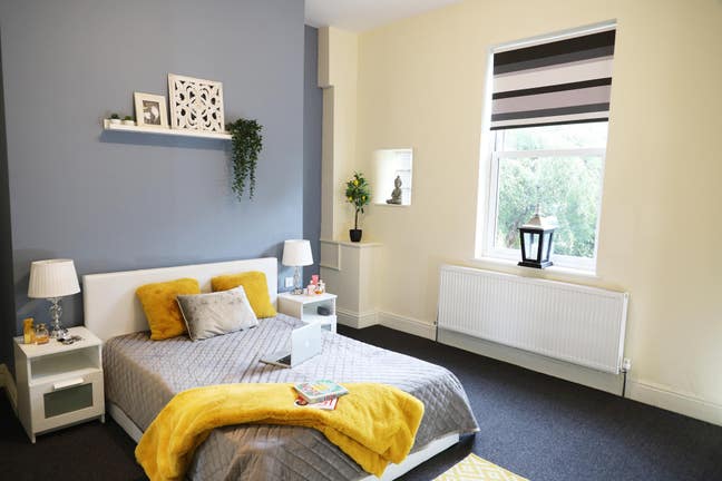 Huge, Bright, Modern room in "Friends Style" home Main Photo